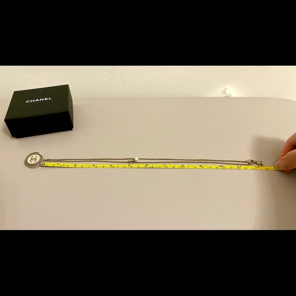 Authentic Chanel necklace, never been used - Picture 11 of 15